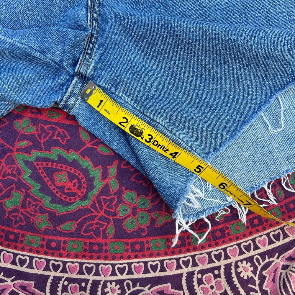 Levi's 550 Relaxed Shorts Blue High-Waist Cutoff Denim Jean Shorts | Size 14 - Picture 9 of 13